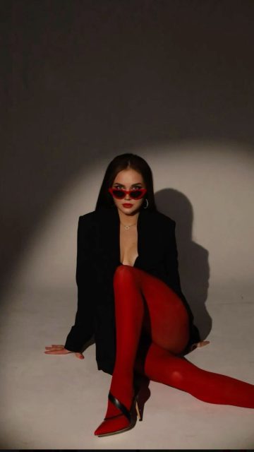 #paparazzi #outfitinspiration #partyoutfit #paparazziproof #rinascimento #kontatto #multibrandstore #2025 #labourgoisie #champagne #red #redstockings #cooloutfits #christmastime