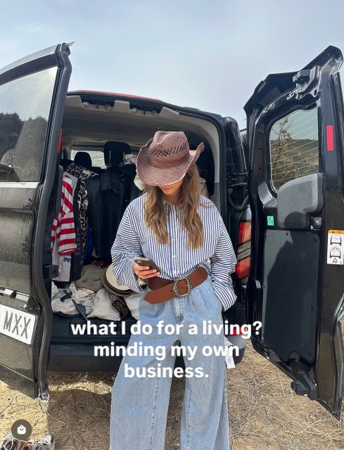 Behind every outfit is work.
Behind every collection is vision. 2026 energy.
#paparazziproof #yearofthehorse #womeninbusiness #welovetostyleyou