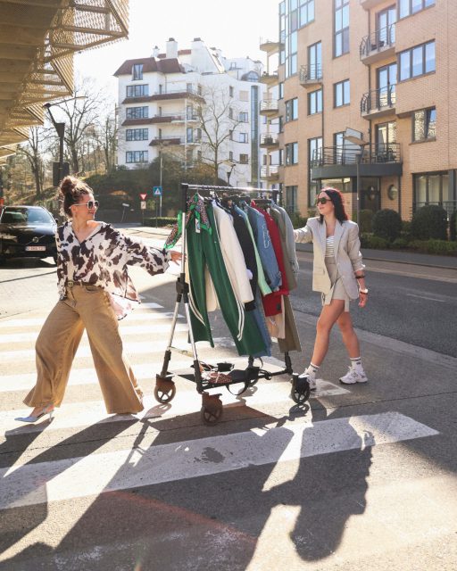 Met shoppen op afspraak maken we het makkelijk.
We selecteren op voorhand outfits voor jou en hangen alles klaar in de winkel.
Helemaal gratis.
Kies je styliste en boek je moment via de website! 🤍