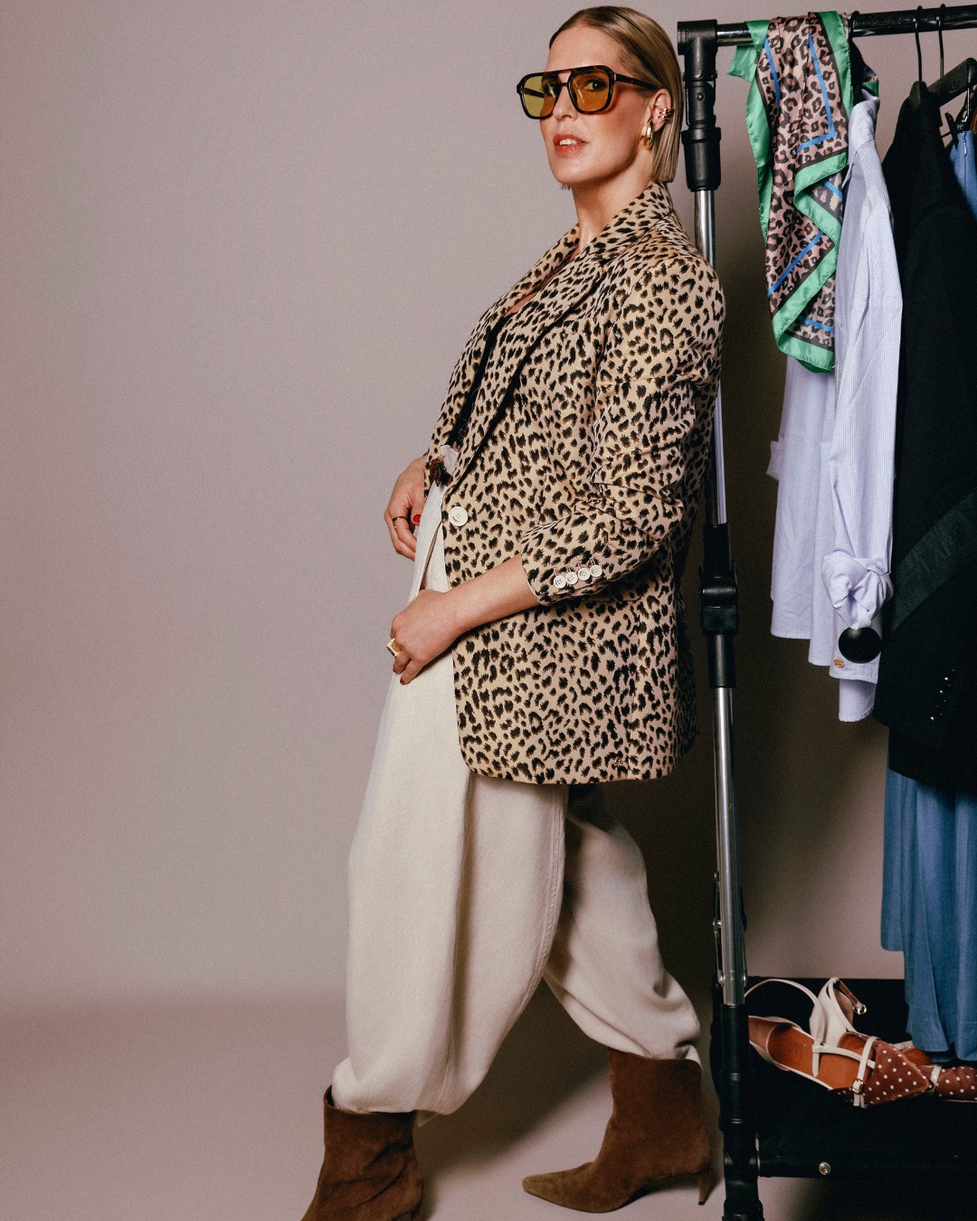 Meet An 🤍

Altijd on trend, altijd creatief en altijd nét dat tikkeltje out of the box

Geen zin om te zoeken naar de juiste outfit? An helpt je kiezen wat bij je past. Met haar coole edgy vibe heeft ze een heel goed oog voor stijl.

Outfits die bij je passen en waar je je goed in voelt.

Wil je shoppen op afspraak bij An? Boek jouw moment via de website. 📆